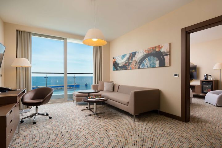 Room 18 of 410