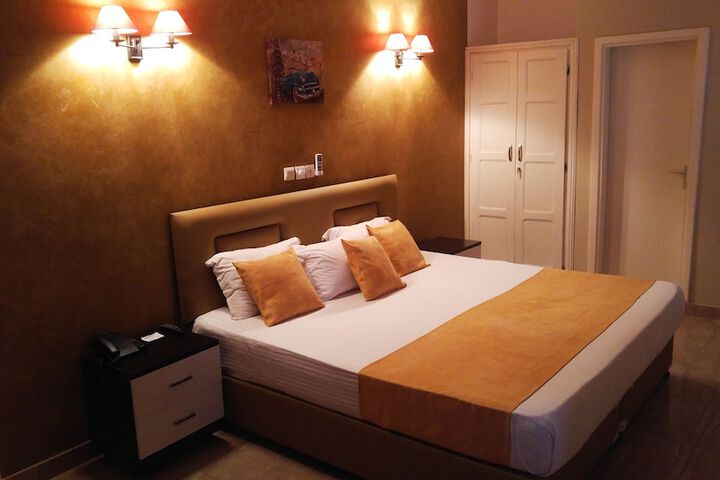 Room 9 of 137