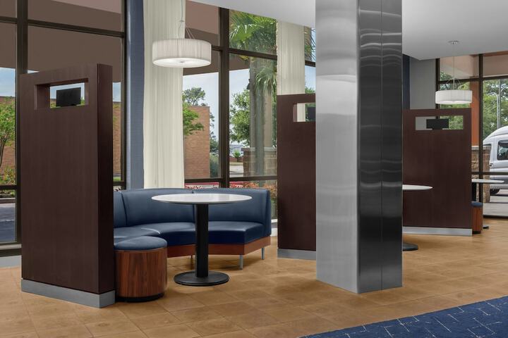 Lobby lounge