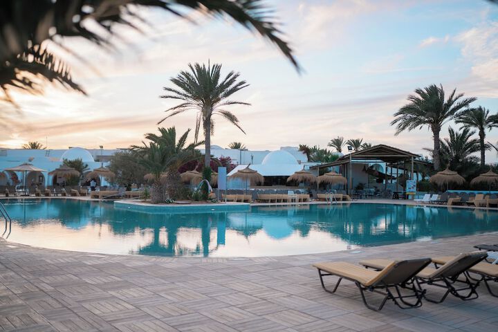 Pools & Facilities