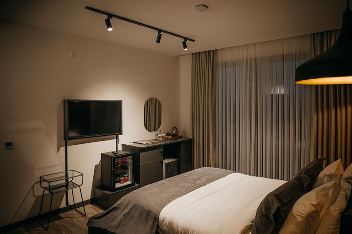 Room 32 of 67