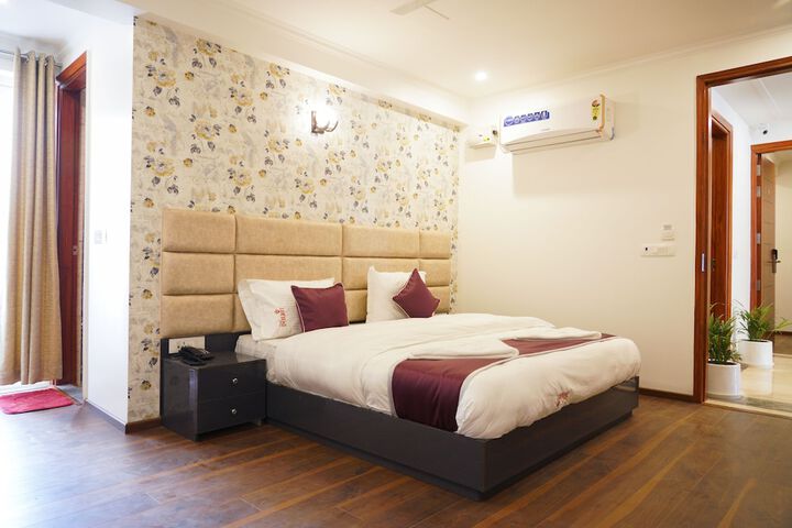 Room 4 of 18