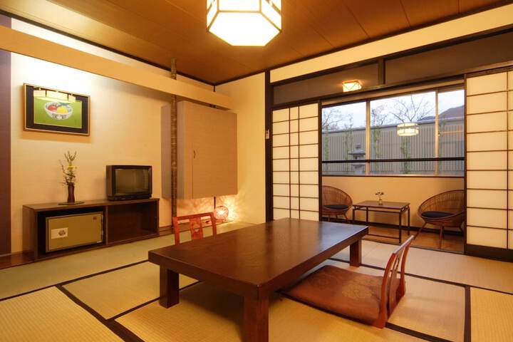 Room 10 of 83