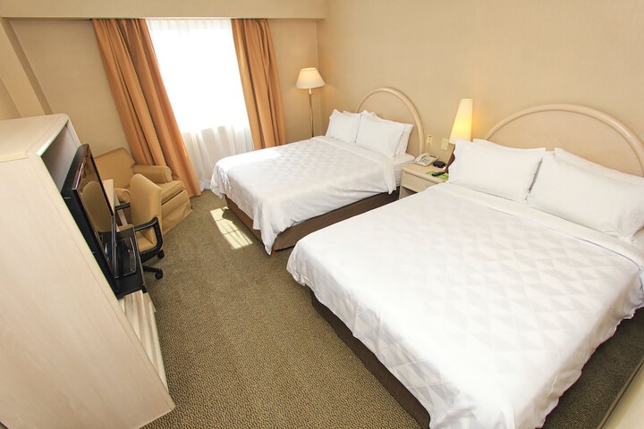 Room 33 of 106