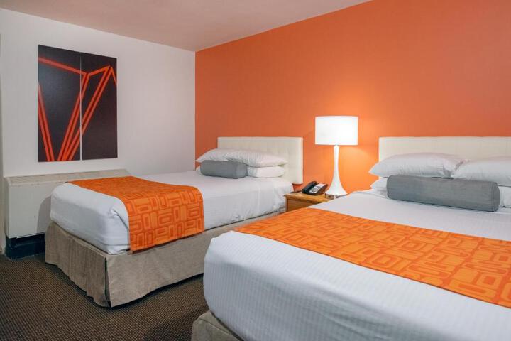 2 Double Beds (4 of 9)