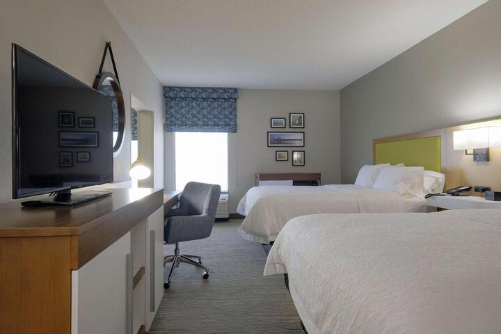 2 Queen Beds (17 of 24)