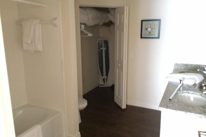 Room 49 of 61