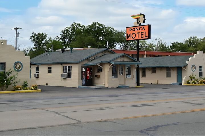 Exterior of Ponca Motel