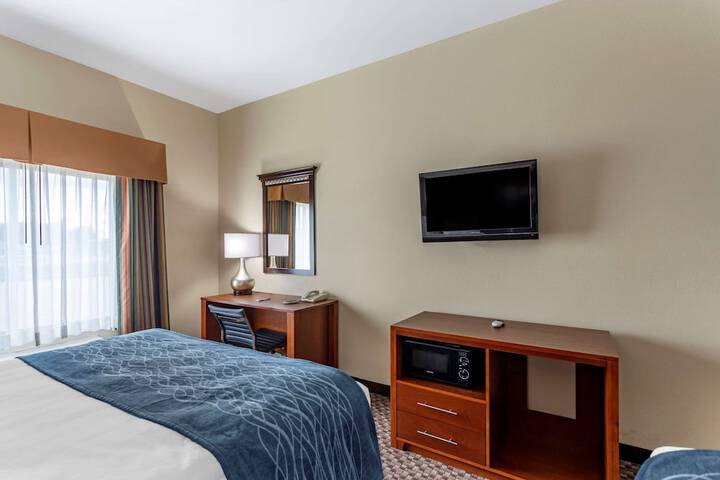 1 King Bed (2 of 19)