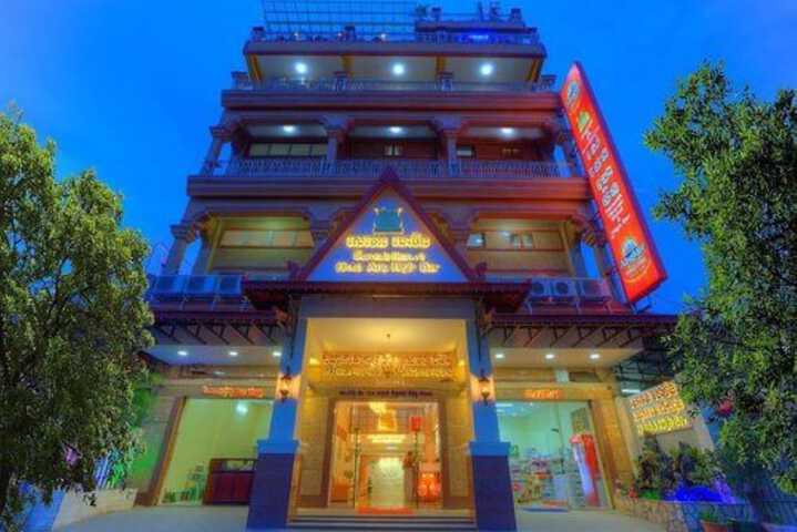 Seventh Heaven Hotel and High Bar