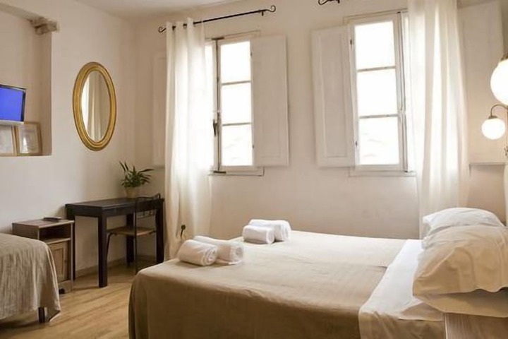 Room 10 of 16