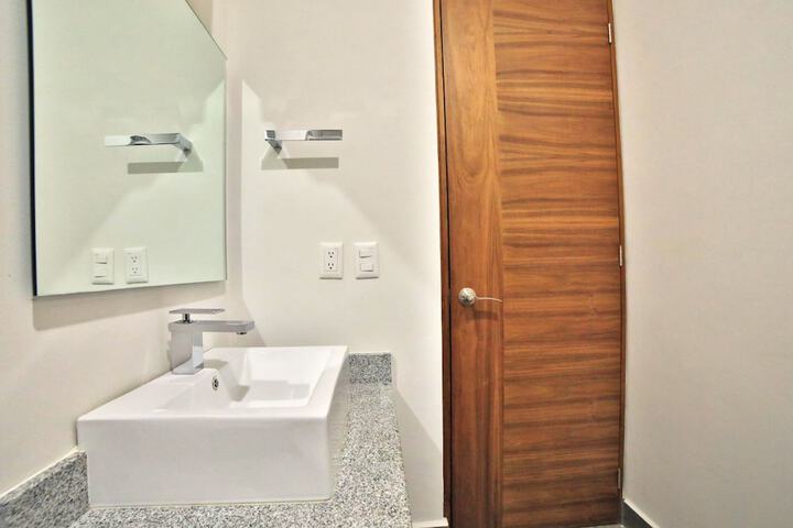 Room 17 of 37