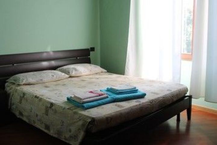 Room 12 of 25
