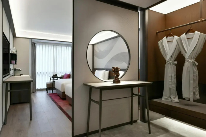 Room 6 of 15