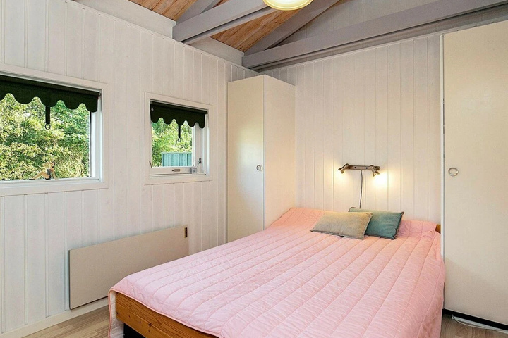 Room 4 of 12