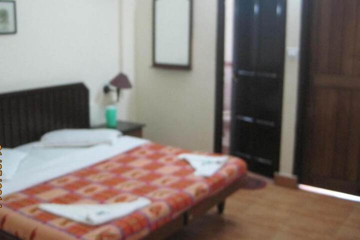 Room 5 of 16