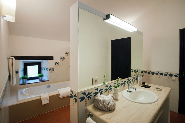 Room 44 of 64
