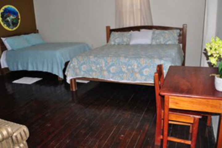 Room 10 of 14