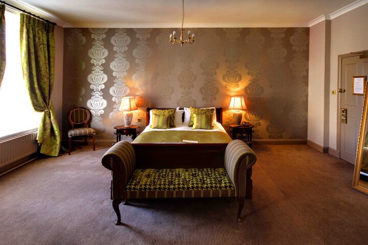 Room 7 of 27