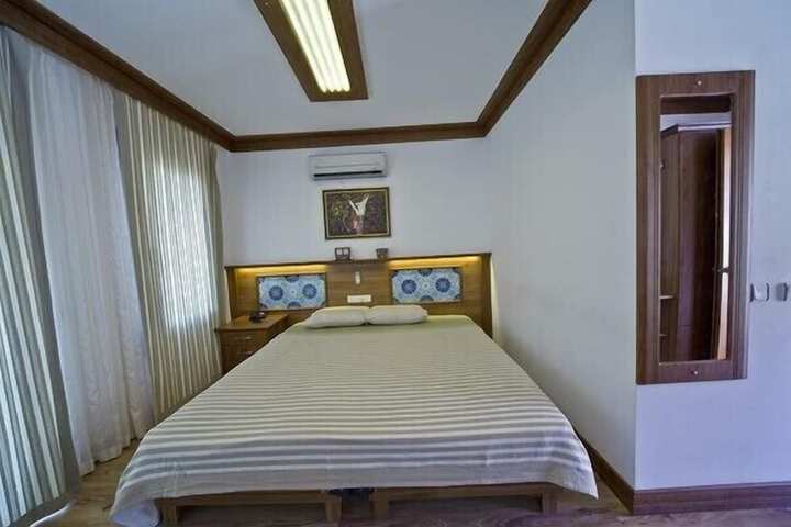 Room 4 of 30