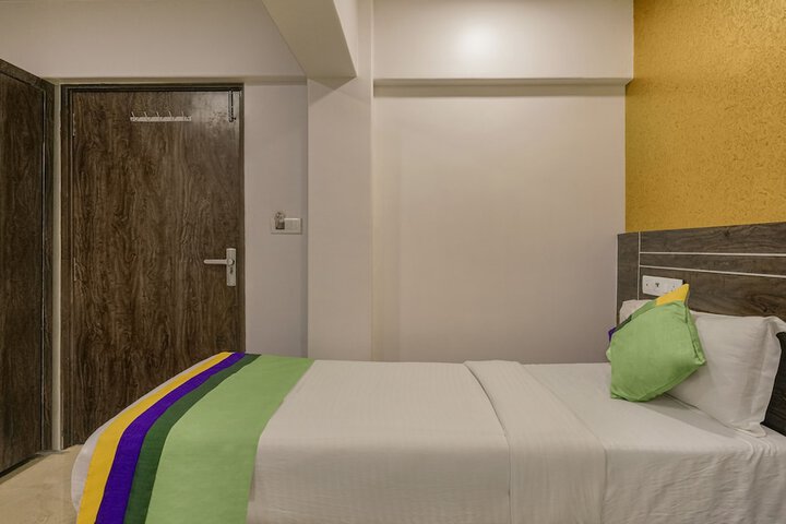 Room 11 of 41