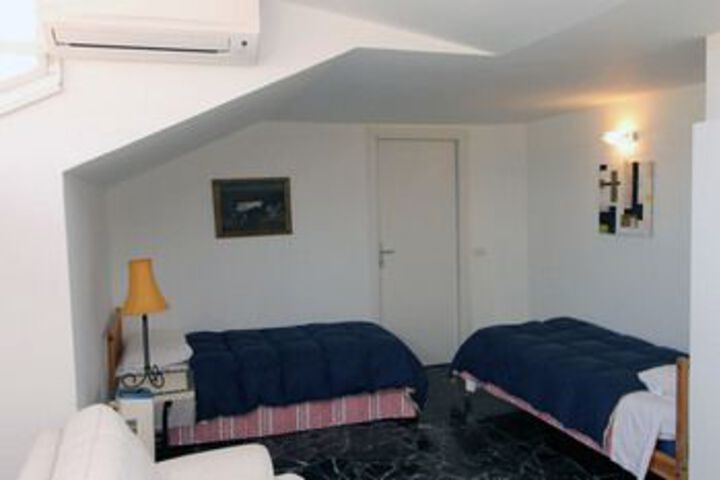 Room 11 of 20
