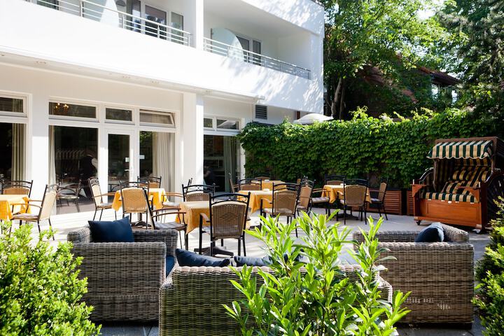 Sundeck 47 of 53