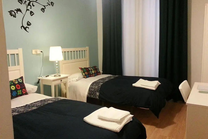 Room 5 of 12