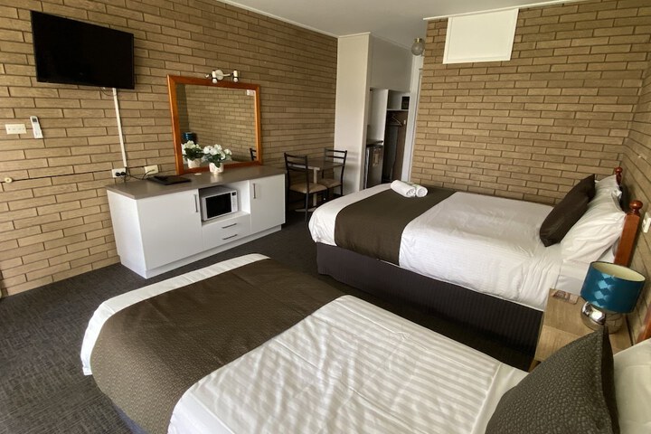 Room 32 of 81