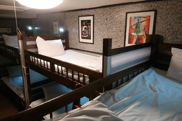 Room 10 of 66
