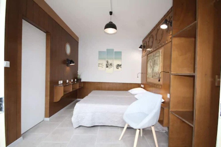 Room 33 of 64