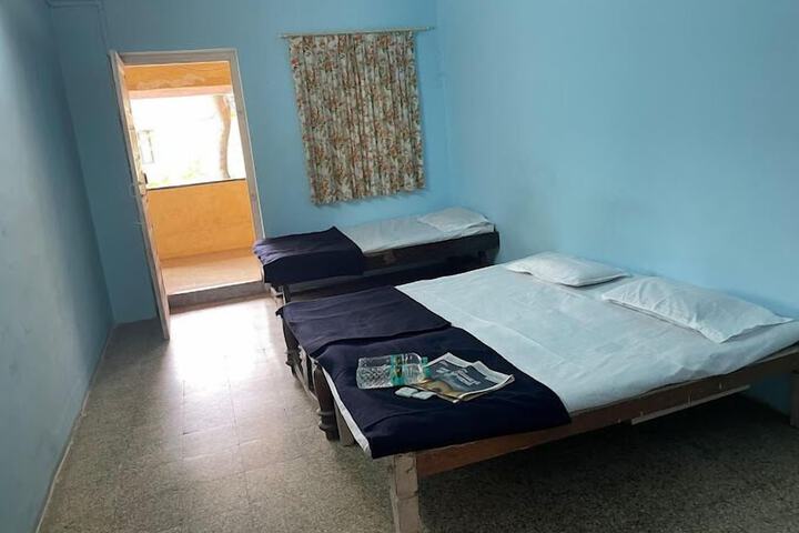Room 4 of 15
