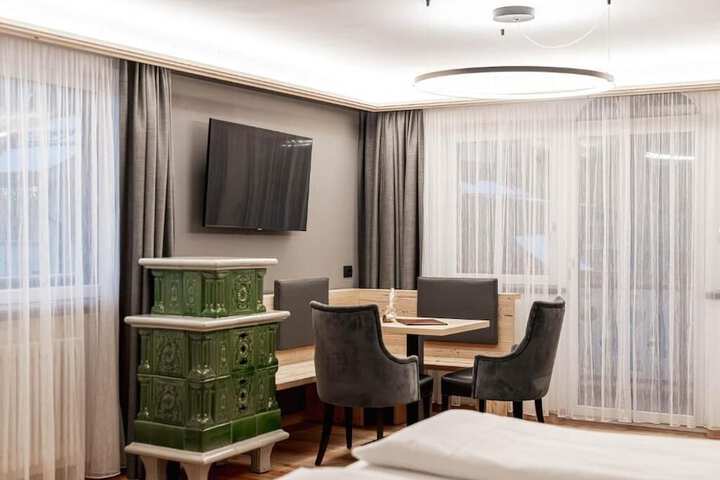 Room 13 of 94