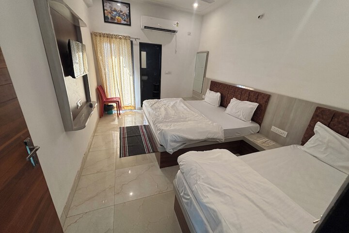Room 15 of 36