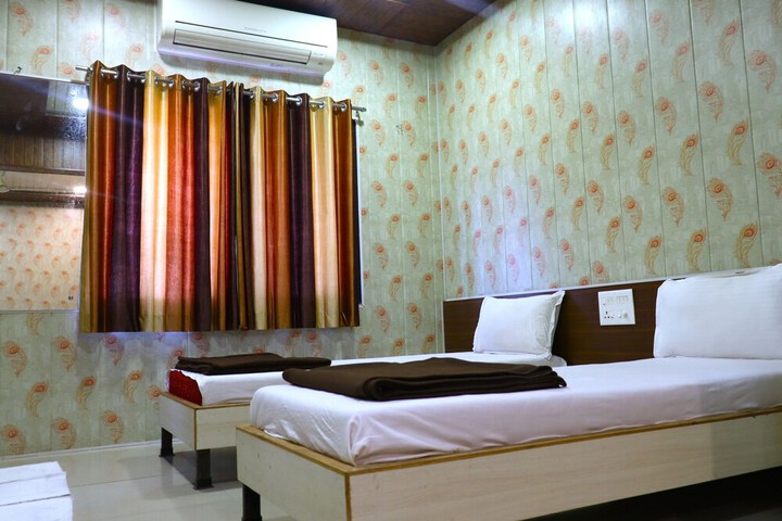 Room 25 of 33