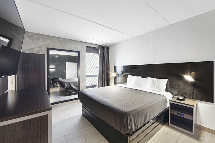 Room 8 of 21
