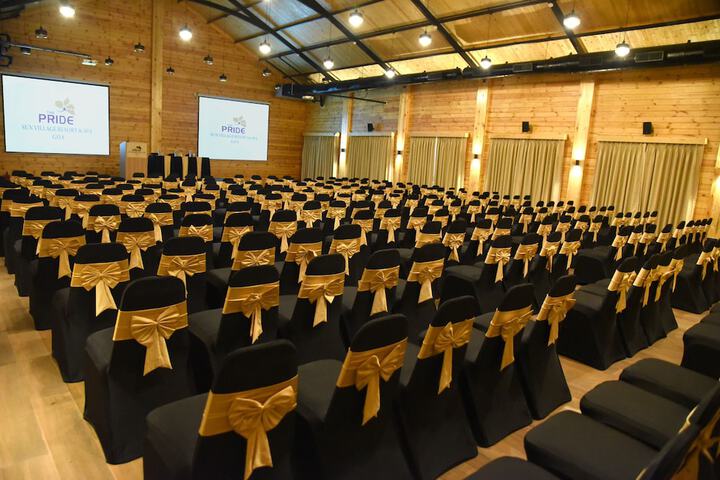 Ballroom/Hall 34 of 43