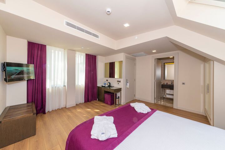 Room 27 of 59