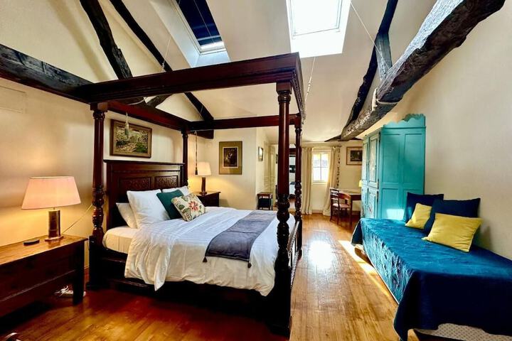 Room 2 of 12