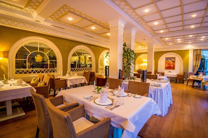 Dining 45 of 71