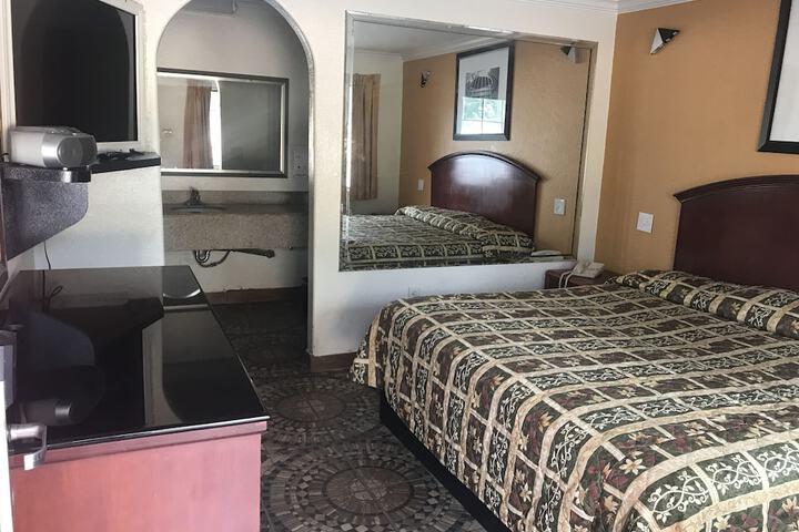 Room 4 of 14