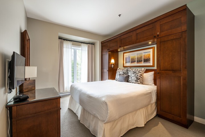 Suite King Size Bed (42 of 43)