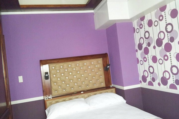 Room 9 of 38