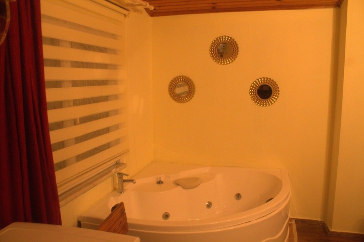 Hot Tub 56 of 90