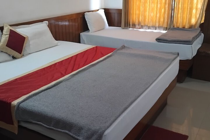 Room 5 of 18