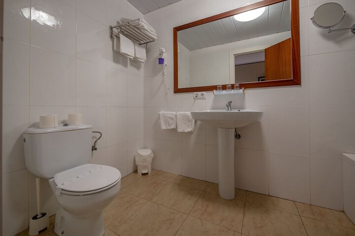 Room 8 of 25