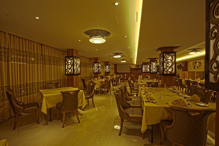 Dining 12 of 25