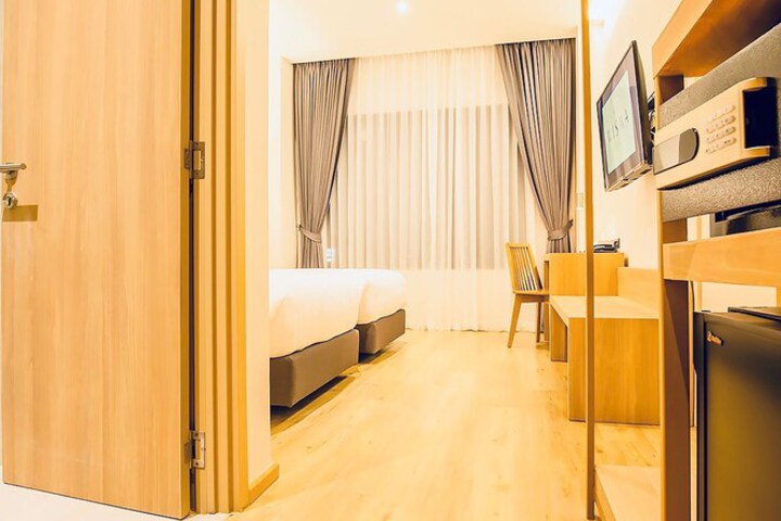 Room 7 of 37