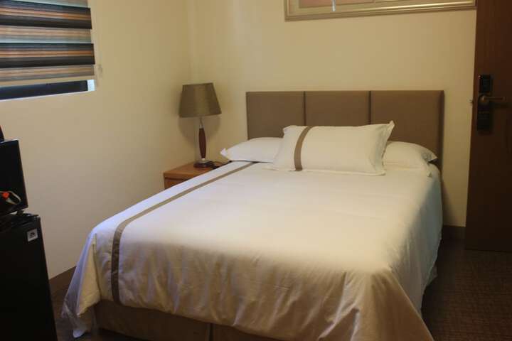 Room 15 of 77