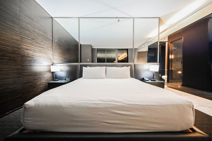 Room 14 of 484
